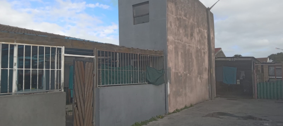 4 Bedroom Property for Sale in Lentegeur Western Cape